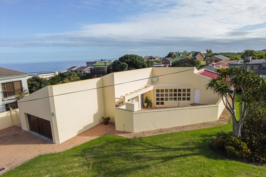 4 Bedroom Property for Sale in Outeniqua Strand Western Cape